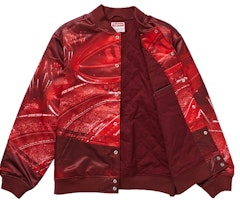 Chaqueta Varsity Satinada Roja Supreme Mitchell & Ness Stadium. Order Chaqueta Varsity Satinada Roja Supreme Mitchell & Ness Stadium.