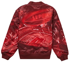 Chaqueta Varsity Satinada Roja Supreme Mitchell & Ness Stadium. Lookbook Chaqueta Varsity Satinada Roja Supreme Mitchell & Ness Stadium.