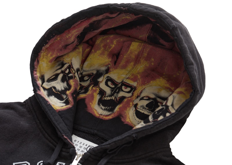 Lookbook Sudadera con capucha negra Supreme MM6 Maison Margiela con cremallera.