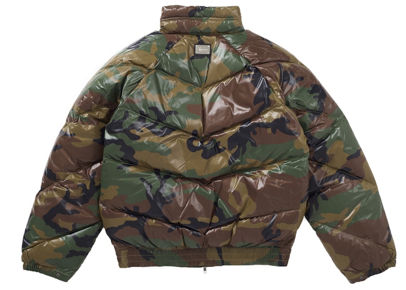 Shop シュプリーム ショット グロッシー ライトダウンパファージャケット ウッドランドカモ