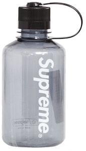 Bolso Lateral Supreme (SS22) Negro Lookbook Bolso Lateral Supreme (SS22) Negro