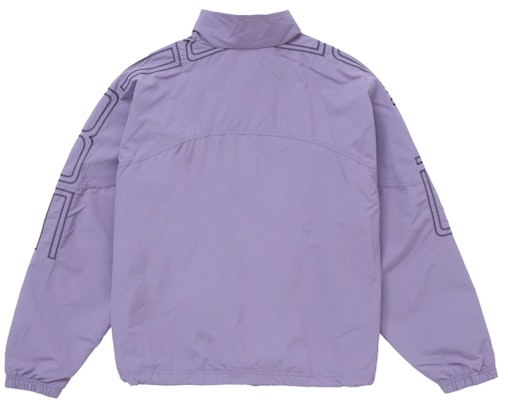 Chaqueta Deportiva Bordada Supreme Spellout (SS25) Púrpura Polvoriento Lookbook Chaqueta Deportiva Bordada Supreme Spellout (SS25) Púrpura Polvoriento