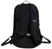 Beg Galas Hitam Supreme The North Face Corak Denim Luntur Pocono. Lookbook Beg Galas Hitam Supreme The North Face Corak Denim Luntur Pocono.