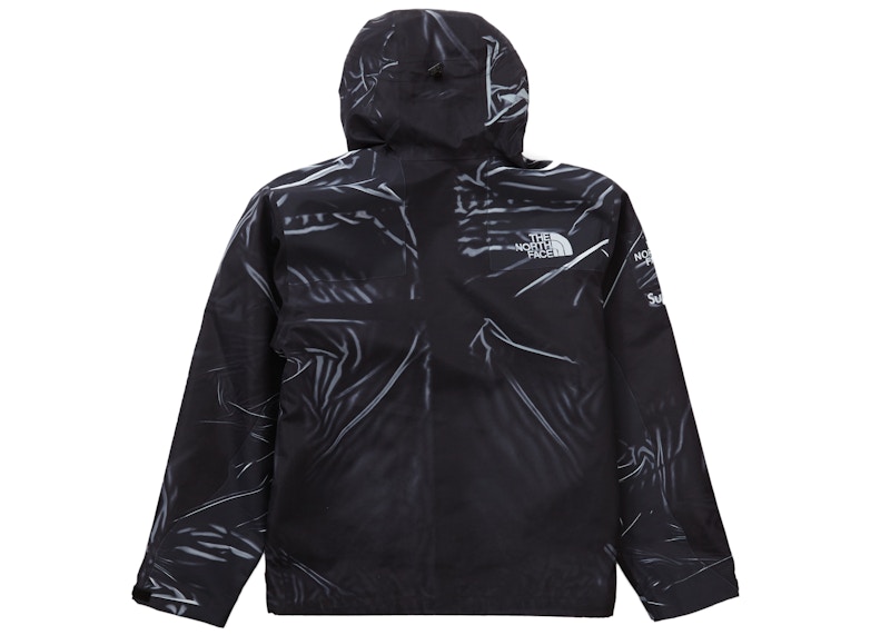 Order Supreme The North Face Jaket Trompe L'oeil Hitam dengan Cetakan Taped Seam