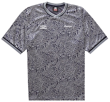 シュプリーム×アンブロ アニマル柄サッカーシャツ (ネイビー)
Buy シュプリーム×アンブロ アニマル柄サッカーシャツ (ネイビー)