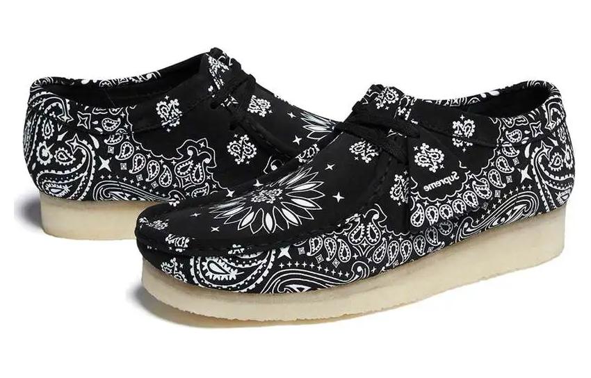 Shop シュプリーム×クラークス ワラビー "バンダナ" 261-42426