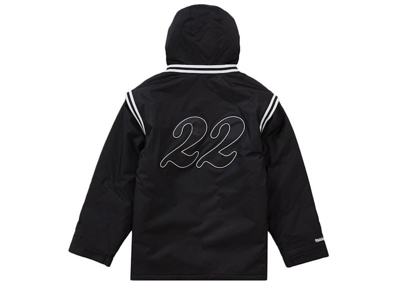 Lookbook Supreme x Mitchell & Ness 黑色绗缝运动夹克