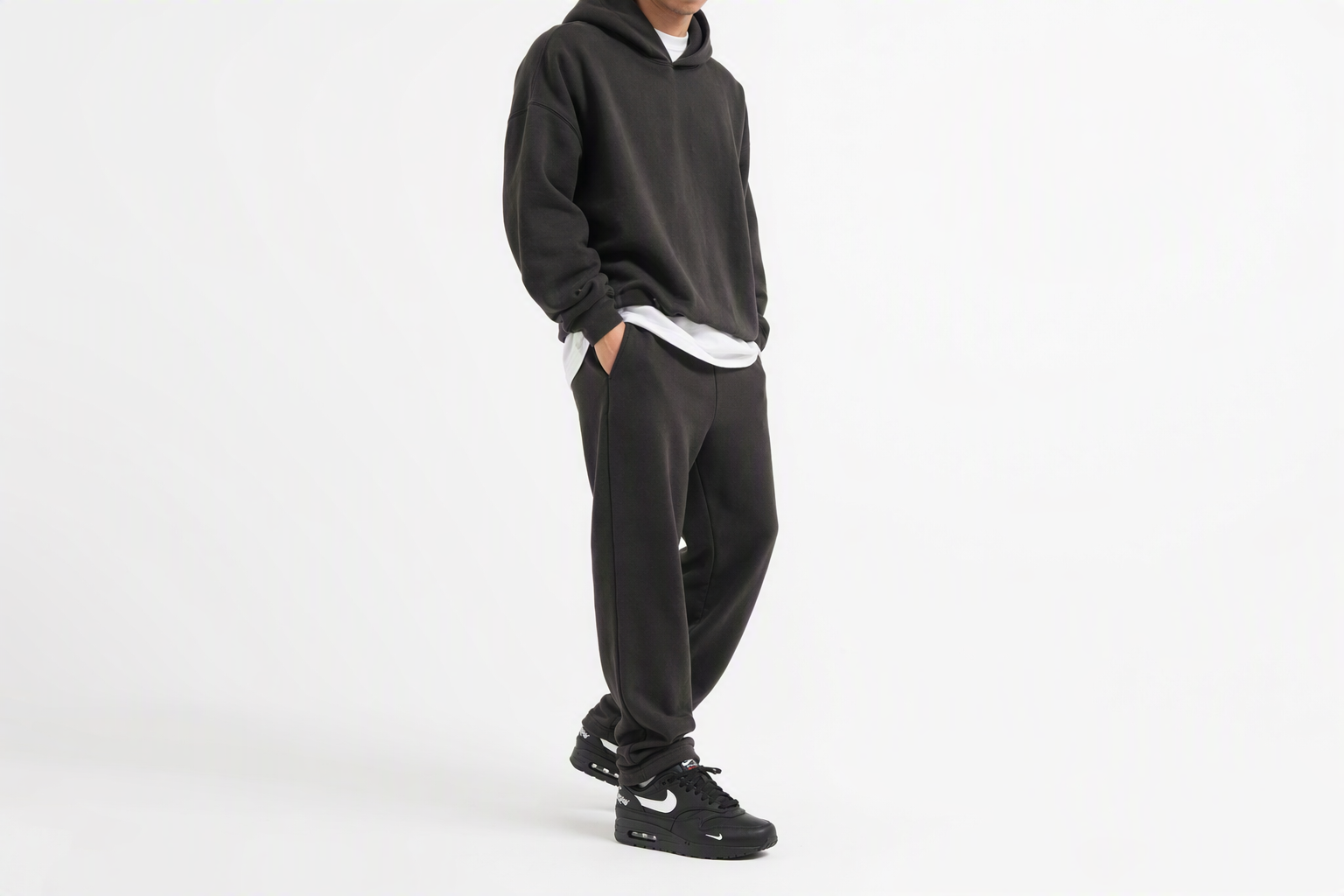 Order Supreme x Nike Air Max 1 ''87 SP ''Schwarz Weiß'' HF8813-001