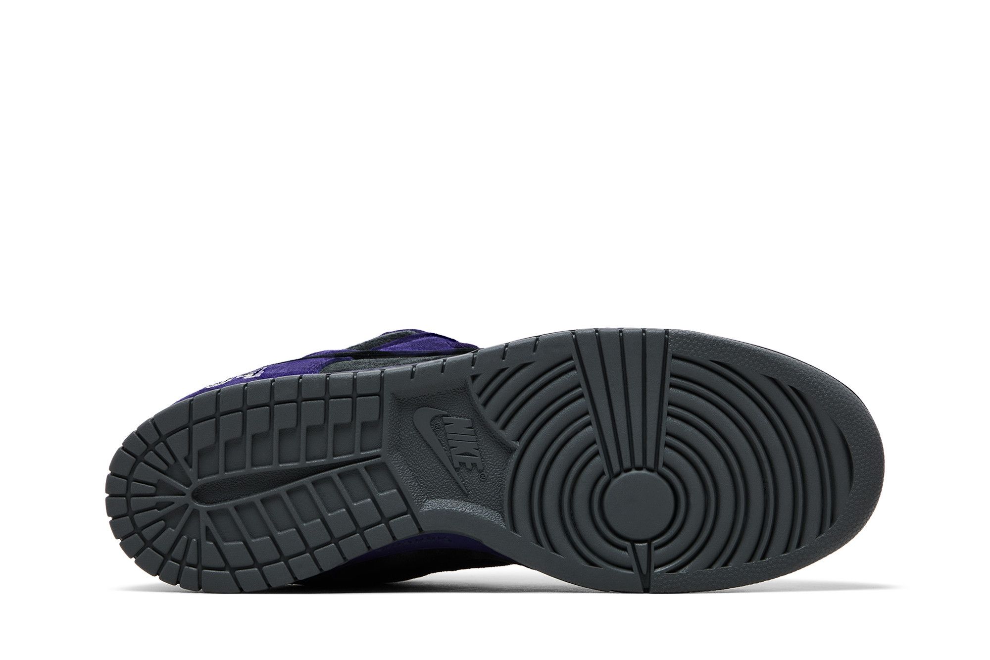 Shop Supreme x 耐克 Dunk Low SB '墨水' HQ8487-500