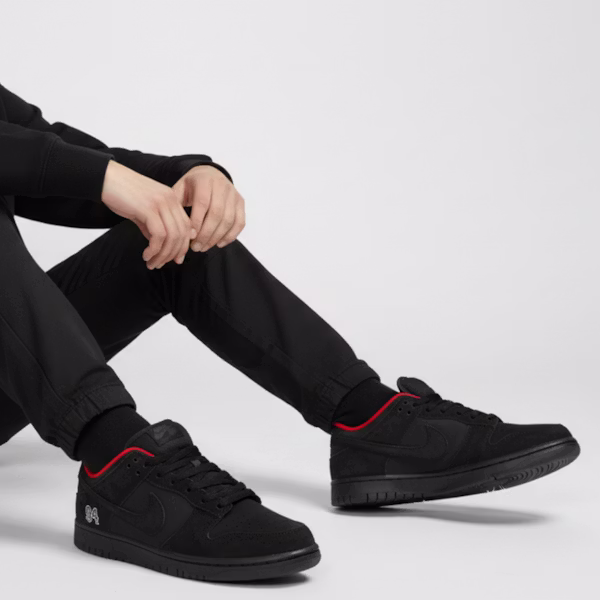 Supreme x Nike Dunk Low SB 'Hitam Pekat' HQ8487-001 Order Supreme x Nike Dunk Low SB 'Hitam Pekat' HQ8487-001