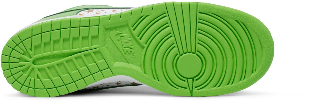 Supreme x Nike SB Dunk Low OG QS 'Mean Green' DH3228-101 Shop Supreme x Nike SB Dunk Low OG QS 'Mean Green' DH3228-101