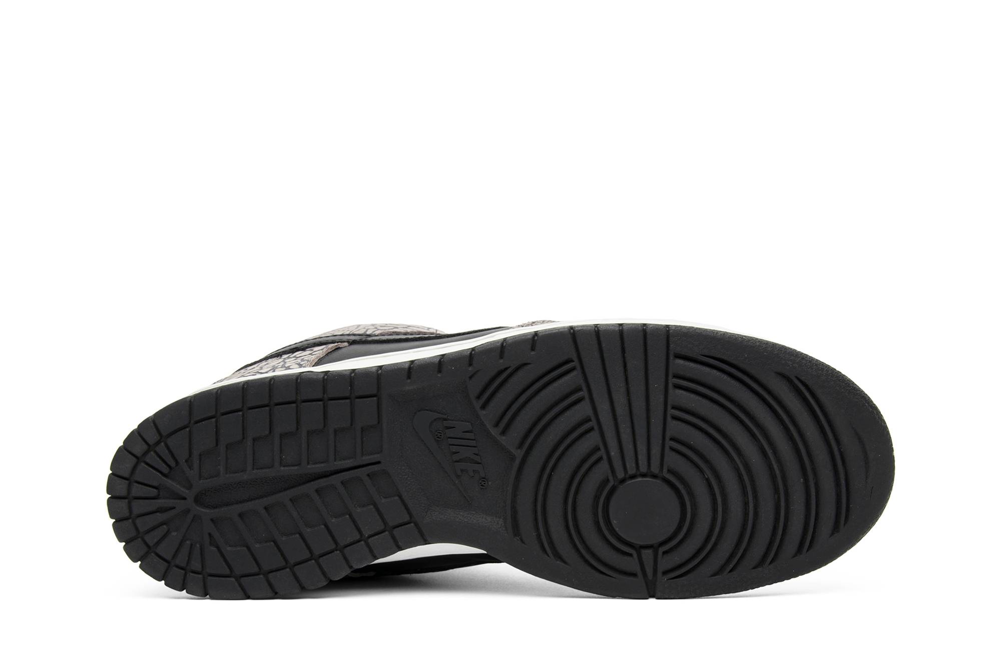 Supreme x Nike SB Dunk Low Pro 'Black Cement' 304292-131 - Image 4