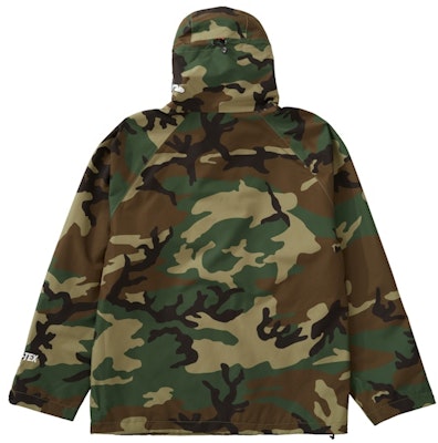 Supreme x 蓝精灵 Gore-Tex 外壳夹克 森林迷彩 Lookbook Supreme x 蓝精灵 Gore-Tex 外壳夹克 森林迷彩