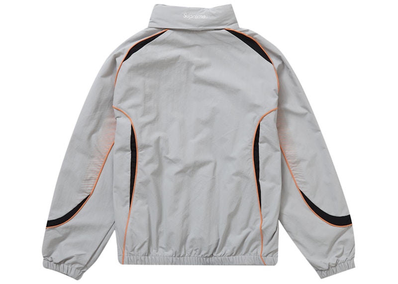 Lookbook Supreme x Umbro 联名灰色运动夹克