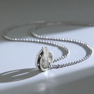 SVD x Le Coq Sportif R1000 'Ayam Tenaga' 2121424 Order SVD x Le Coq Sportif R1000 'Ayam Tenaga' 2121424