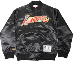 Chaqueta Satinada Negra Takashi Murakami ComplexCon x LA Lakers M&N. Order Chaqueta Satinada Negra Takashi Murakami ComplexCon x LA Lakers M&N.