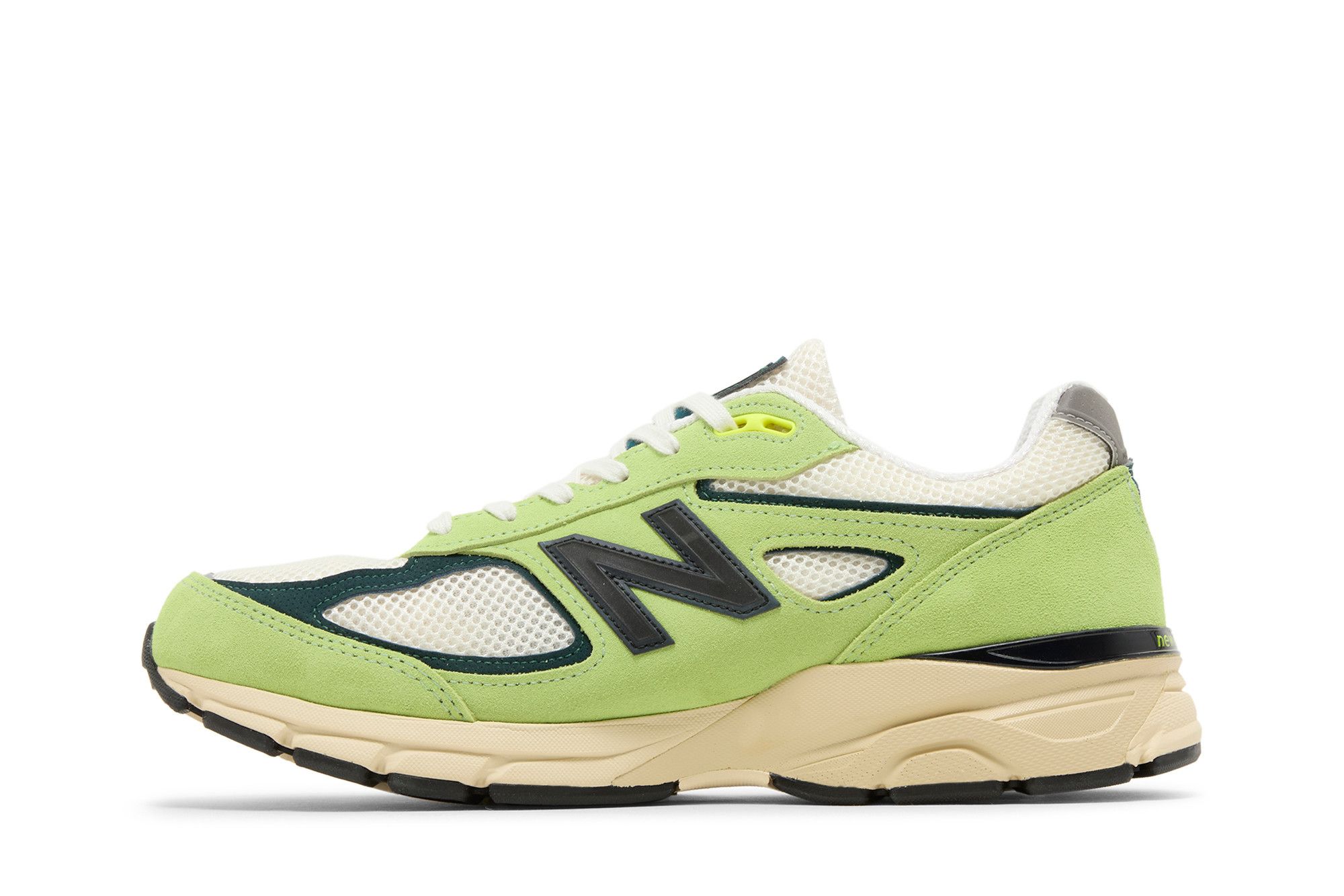 Shop New Balance NB 990 V4 “亮點” 運動休閒 耐磨透氣 低筒 跑步鞋 男款 綠色