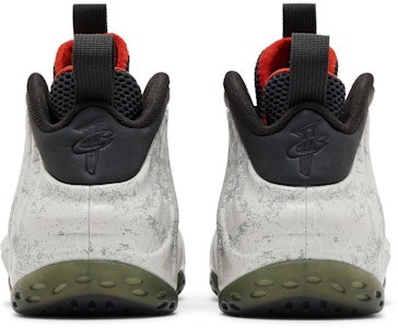 Tekken 8 x Nike Air Foamposite One Premium 'Jin Kazama' Sepatu HF6367-001 Details for Tekken 8 x Nike Air Foamposite One Premium 'Jin Kazama' Sepatu HF6367-001