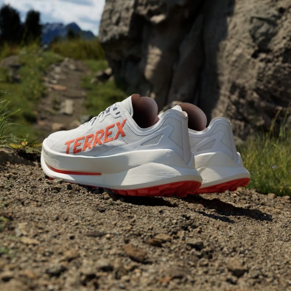 Sizing Terrex Agravic Speed Ultra 越野跑鞋 IH3764