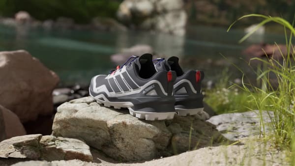 Lookbook Sepatu Hiking TERREX Skychaser GORE-TEX IH2799