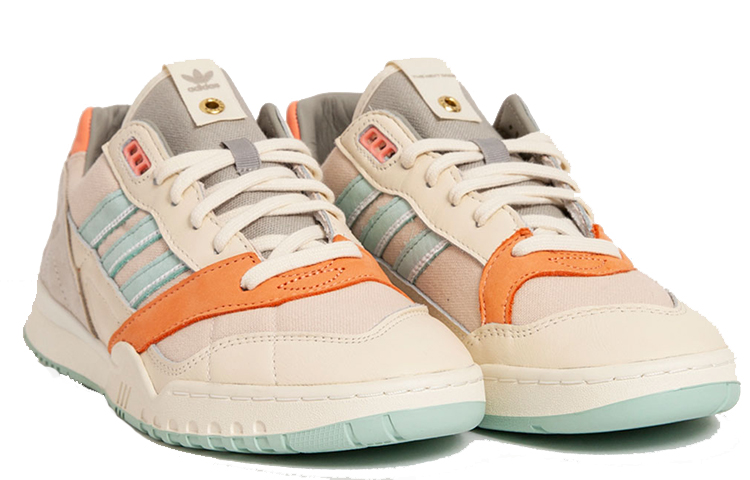 Lookbook The Next Door x 阿迪达斯 A.R. 训练鞋 '白' EE6681