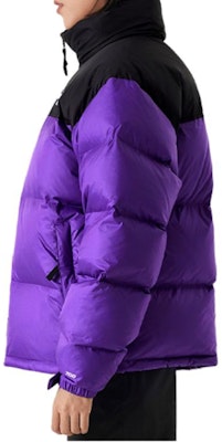 The North Face 1996 復古紫色拼接羽絨外套 男女通用款式。 NF0A3C8D-QIR Sizing The North Face 1996 復古紫色拼接羽絨外套 男女通用款式。 NF0A3C8D-QIR