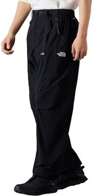 The North Face 黑色防風防曬休閒寬鬆長褲 NF0A8A8F-JK3 Shop The North Face 黑色防風防曬休閒寬鬆長褲 NF0A8A8F-JK3
