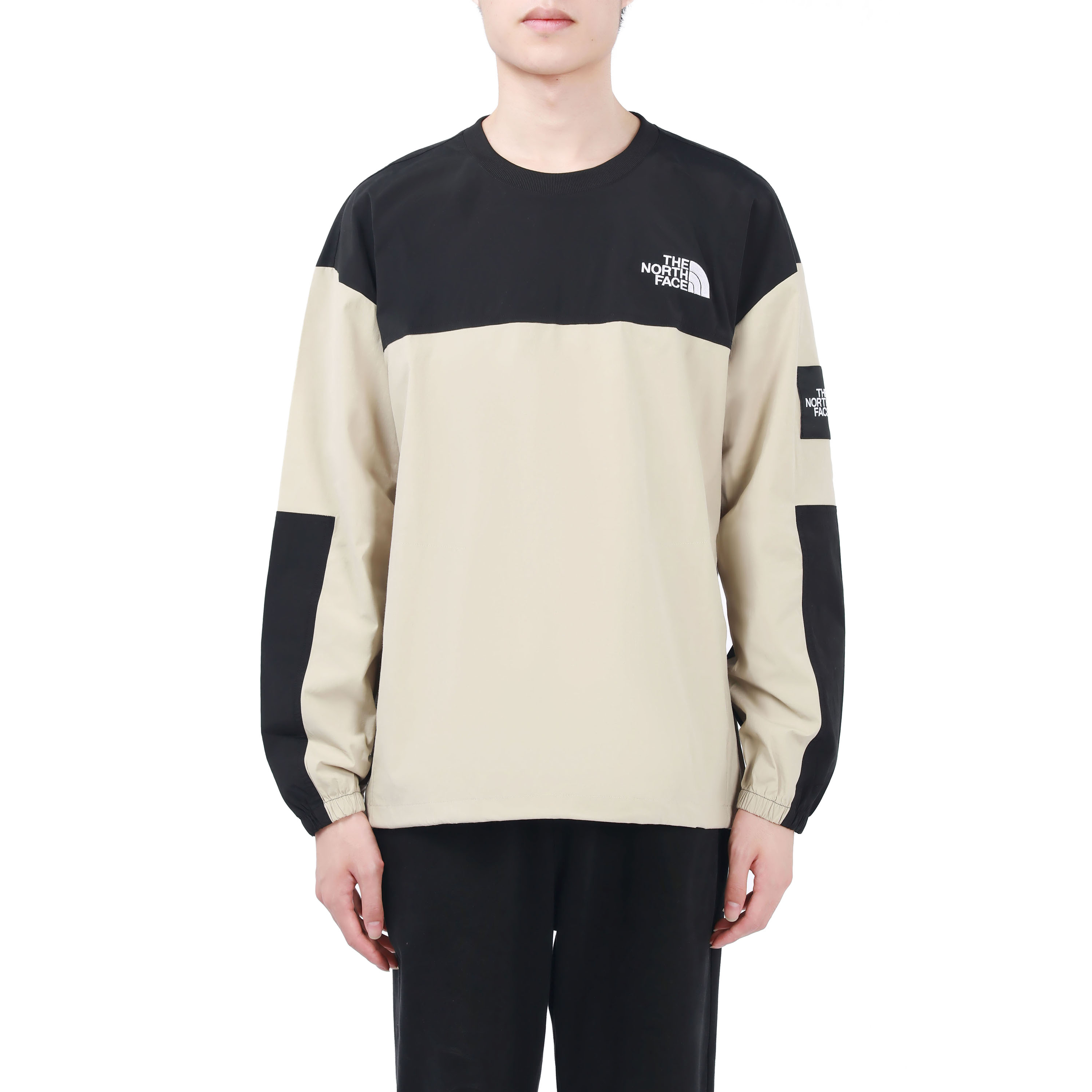 Shop The North Face Albany 刺繡Logo復古風米色男女款圓領休閒上衣 NM5MN04L