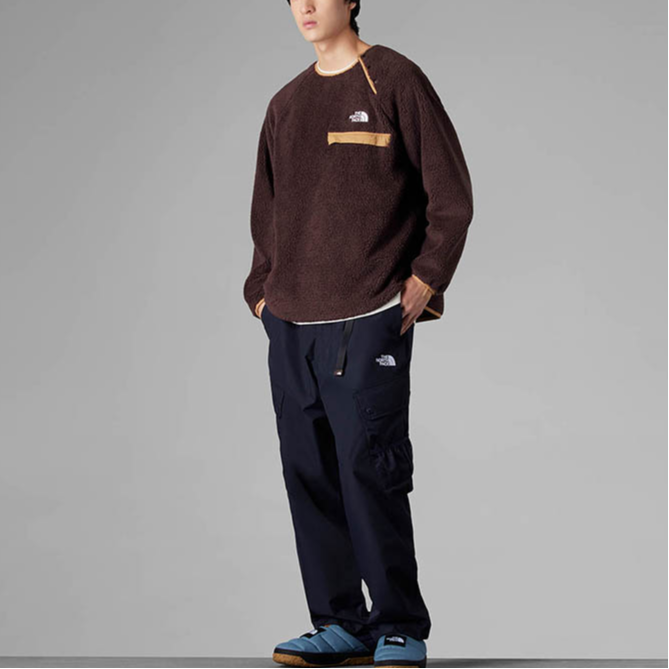 Lookbook Sudadera Casual Marrón The North Face con Logo Gráfico. NF0A83Q5-I0I