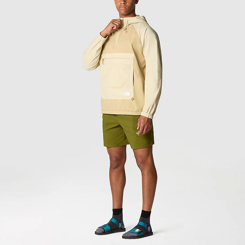 Shop The North Face Class V Pathfinder 防水連帽上衣 卡其色 NF0A86QN-PV6