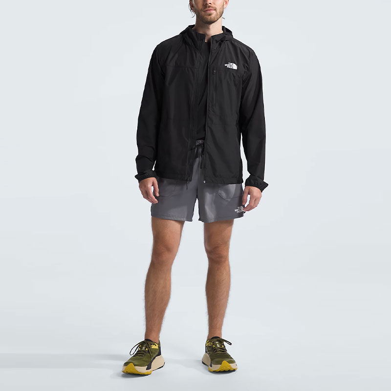 Lookbook Chaqueta Cortavientos Negra The North Face Higher Run - Capucha Outdoor Ajustada NF0A8727-JK3