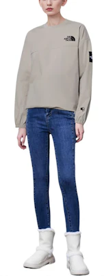 The North Face Logo 拼接設計中性款圓領長袖衛衣 白沙色 NM5MP03L Shop The North Face Logo 拼接設計中性款圓領長袖衛衣 白沙色 NM5MP03L