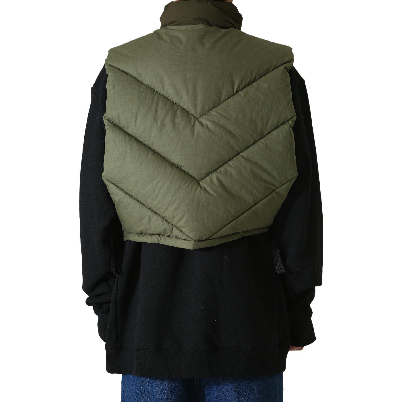 Lookbook THE NORTH FACE PURPLE LABEL Logo Zip Vest Hijau Zaitun Unisex Gaya Kasual. NN8156N-KG