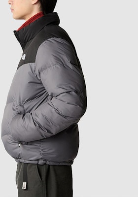 The North Face Retro Colorblock Jaket Windbreaker Kelabu. NF0A853I-0UZ Sizing The North Face Retro Colorblock Jaket Windbreaker Kelabu. NF0A853I-0UZ