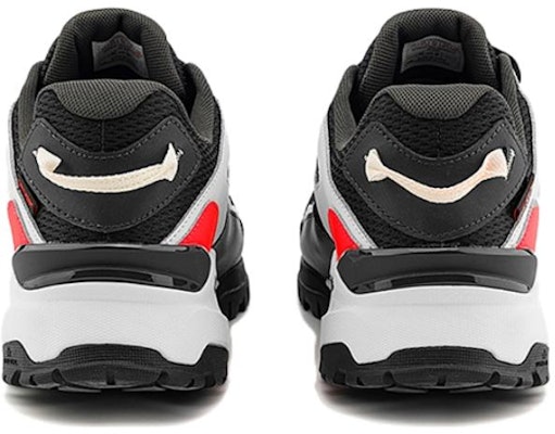 The North Face Kasut Lari 'Selesa Bernafas Tahan Lama Rendah - Hitam Putih' NF0A8191R0G1 Shop The North Face Kasut Lari 'Selesa Bernafas Tahan Lama Rendah - Hitam Putih' NF0A8191R0G1