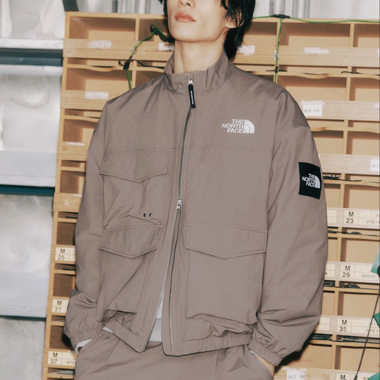 TNF SS24 Logo Embroidered Windproof Waterproof Jacket Beige Unisex NJ3BQ02L 圖 4