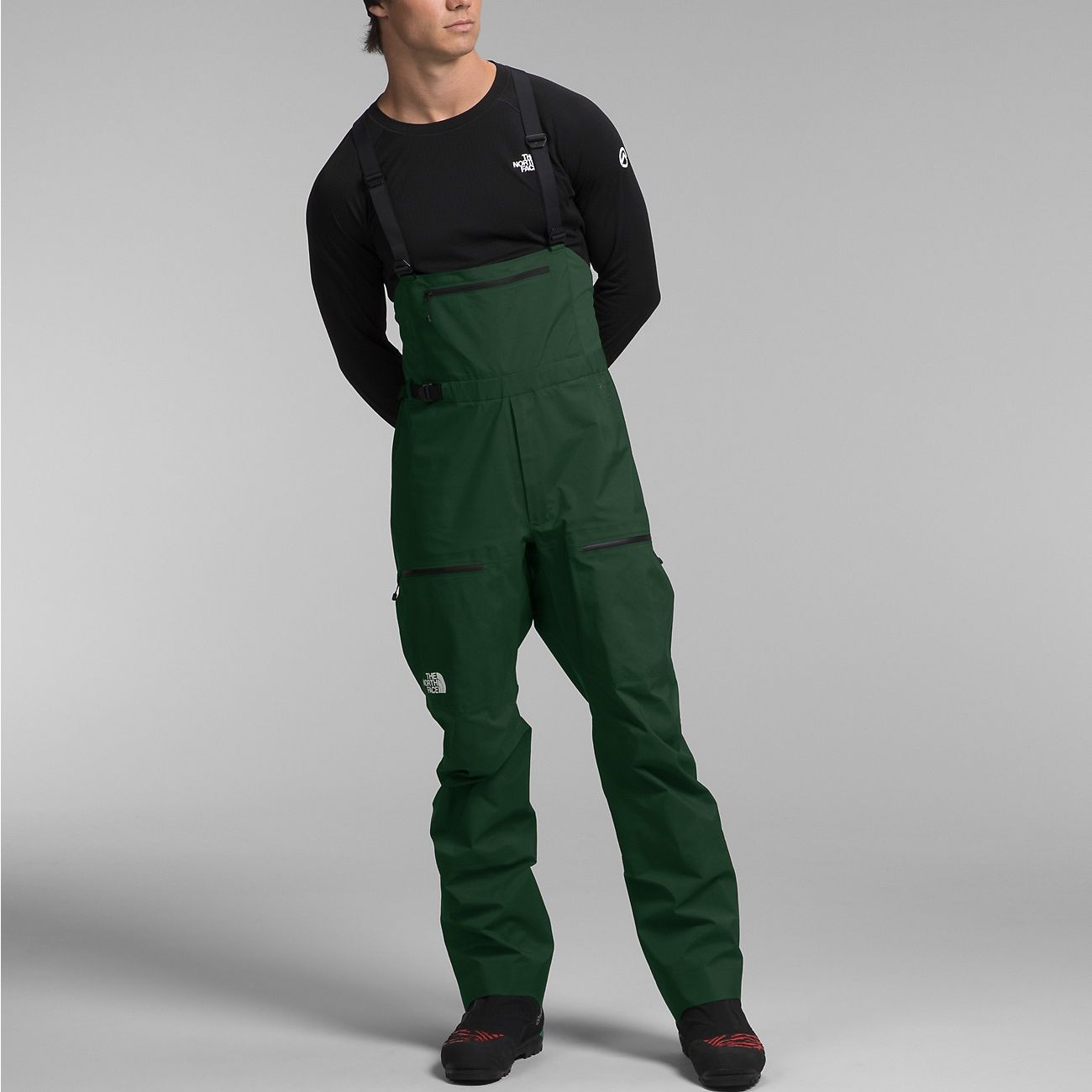 Lookbook 노스페이스 서밋 스킨 친화적 편안한 비브 팬츠. NF0A82WE-I0P