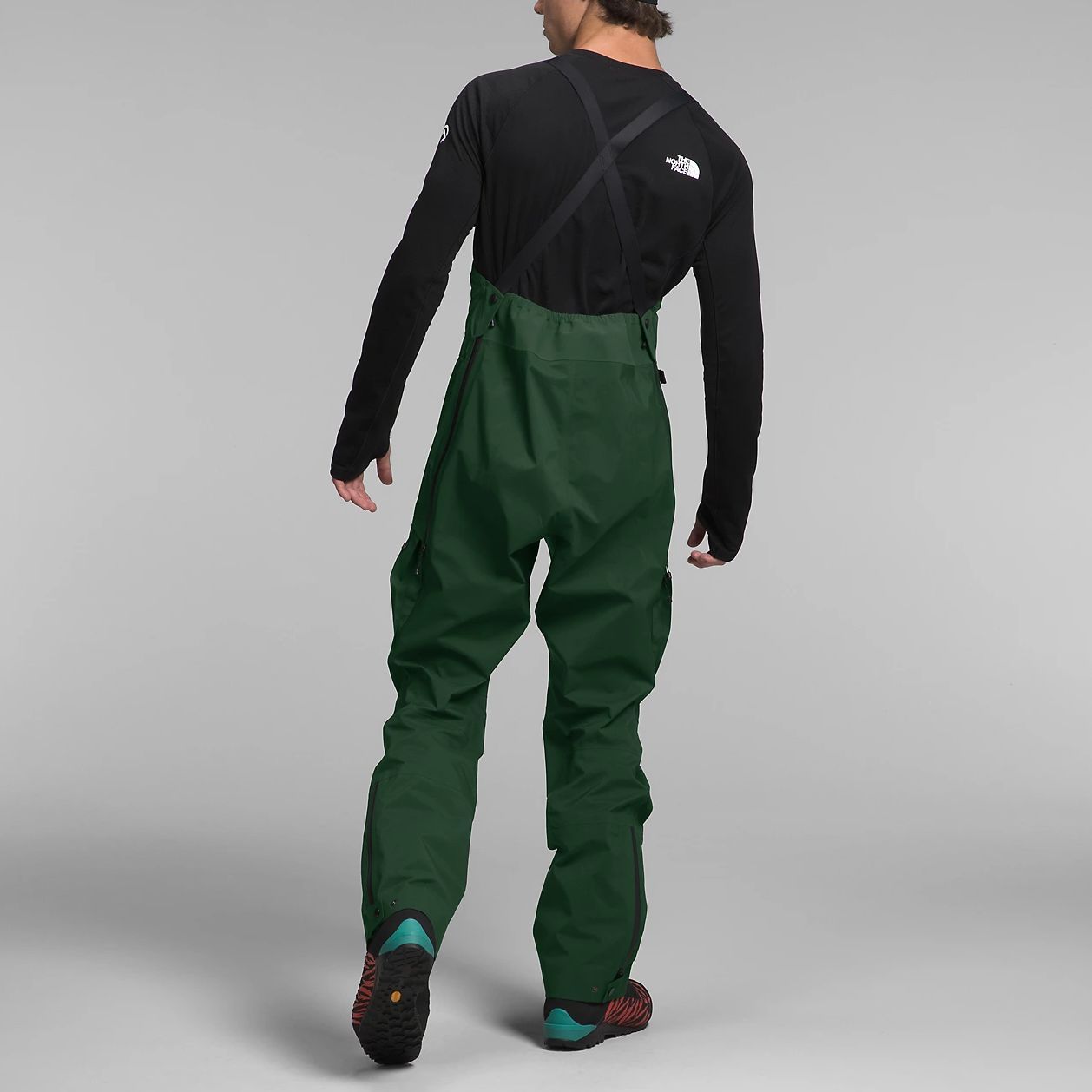 Shop 노스페이스 서밋 스킨 친화적 편안한 비브 팬츠. NF0A82WE-I0P