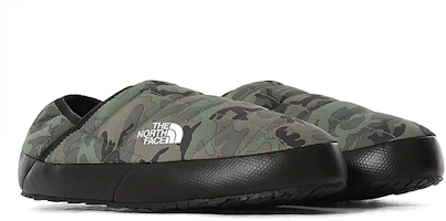 Shop The North Face Thermoball Traction Mule 5 'Camuflaje Verde Tomillo' NF0A3UZN33U