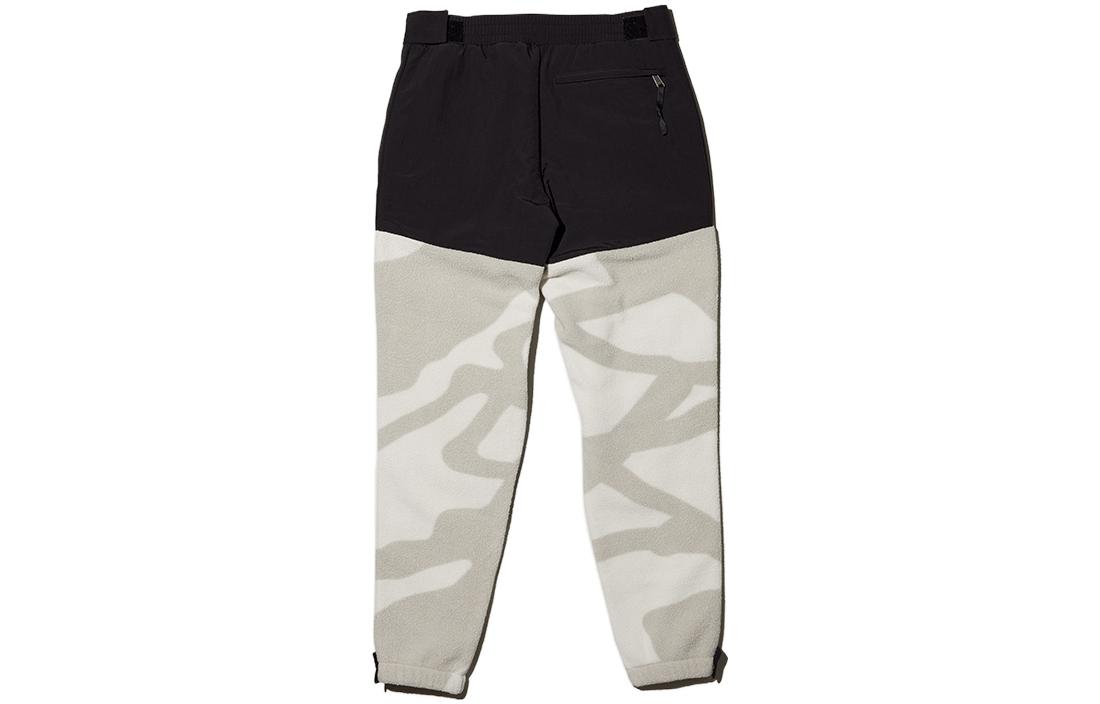 Lookbook The North Face TNF x KAWS Celana Santai Pria Warna Hitam Putih. NF0A7WMC-8K4