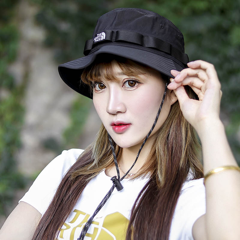 Shop The North Face 男女通用黑色聚酯漁夫帽 - 休閒情侶款式 NF0A3VWA-JK3