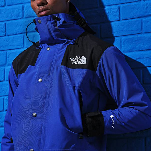 Shop The North Face 男女藍色標誌印花拉鍊連帽外套。 NF0A496R-CZ6