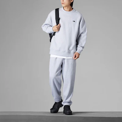 The North Face 都會探索灰色圓領標誌款套頭衫 NF0A83PU-DYX Lookbook The North Face 都會探索灰色圓領標誌款套頭衫 NF0A83PU-DYX