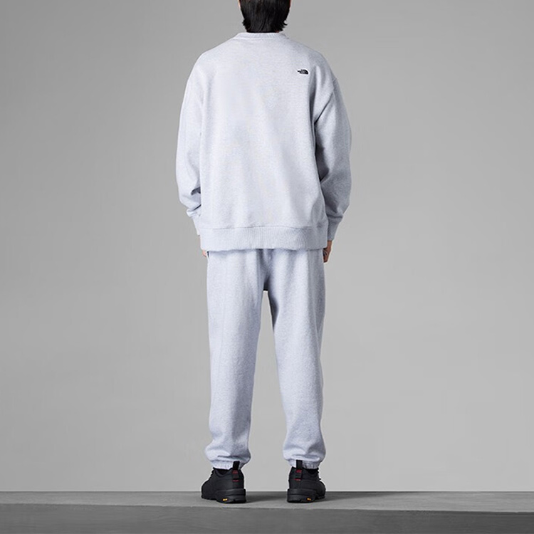 Shop The North Face 都會探索灰色圓領標誌款套頭衫 NF0A83PU-DYX