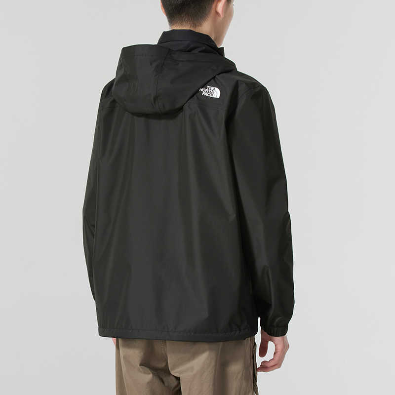 Shop The North Face 防水防風外套 黑色連帽夹克 NF0A8BA8-4H0
