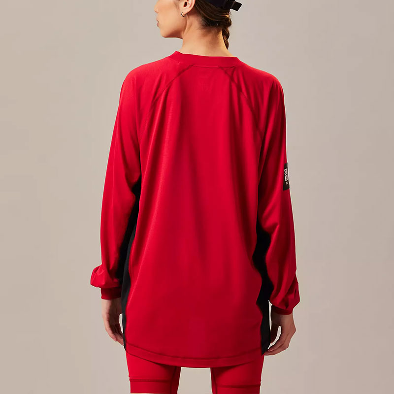 Shop The North Face x Soukuu 紅色長袖排汗T恤 男女款. NF0A87UK-VOL