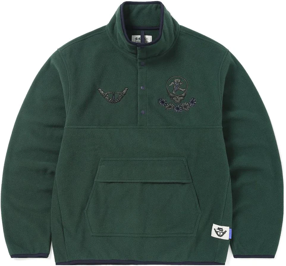 thisisneverthat-x-grateful-dead-fw-23-clover-bear-fleece-pullover-deep-green-unisex-gd-233-ftolp-01-dkg