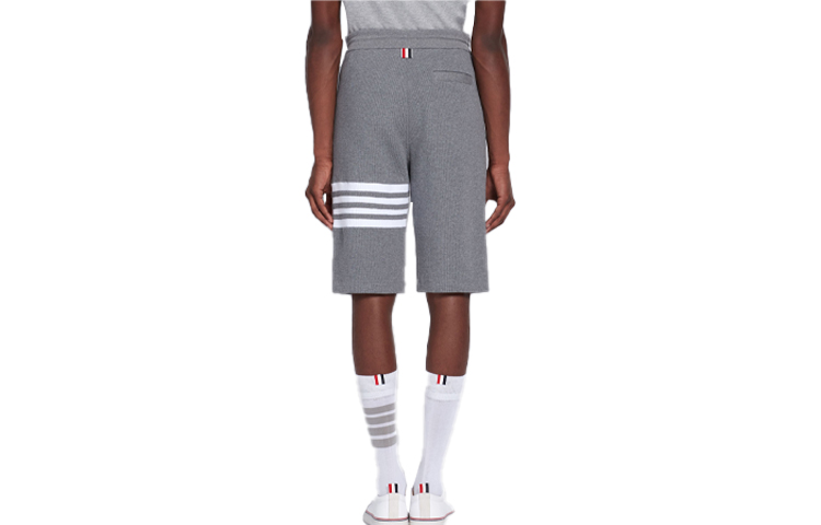 Lookbook THOM BROWNE 4-Bar Celana Pendek Kasual Abu-Abu Edisi Musim Panas MJQ083A-06452-035