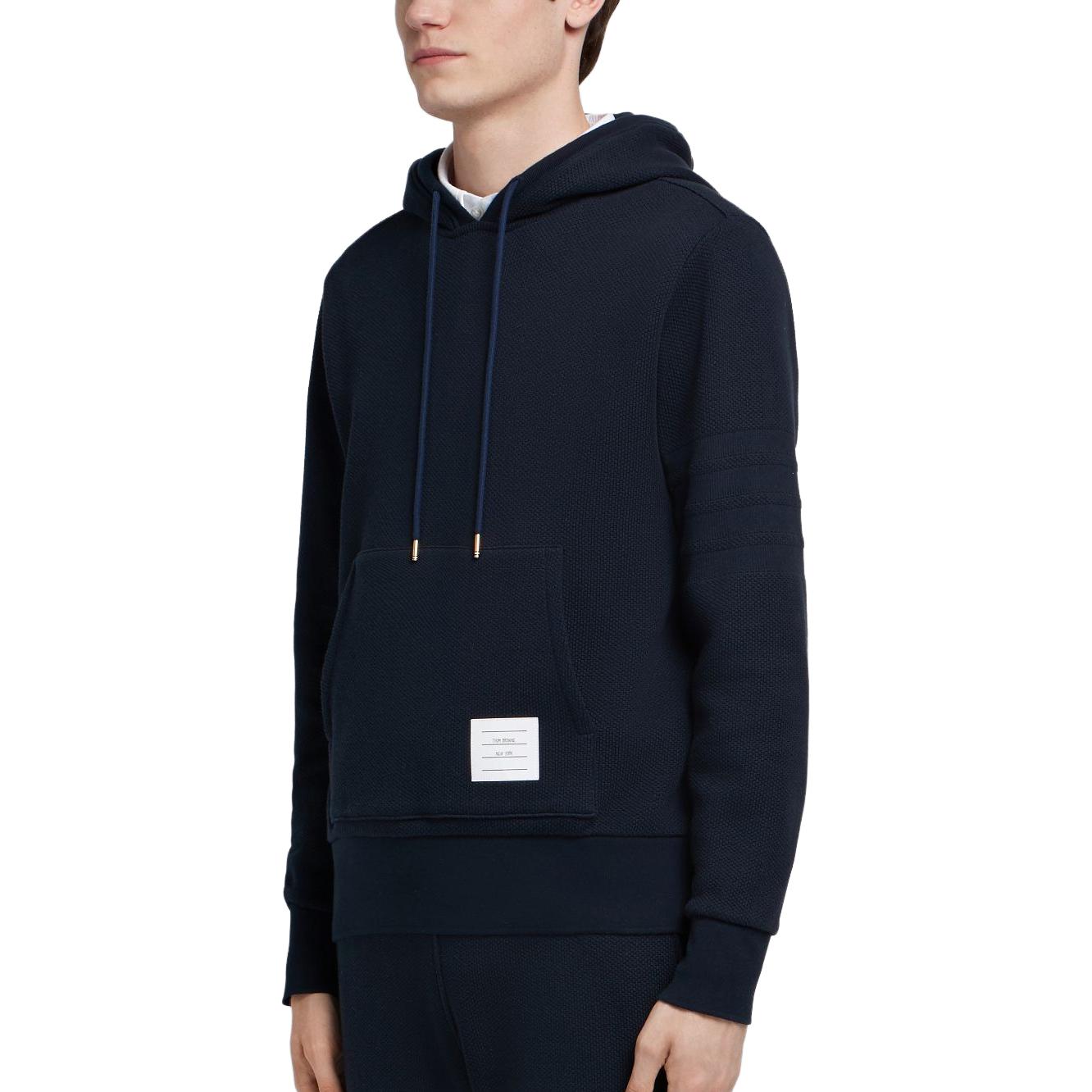 Purchase 톰 브라운 4바 허니콤 피케 후드 블루 로고 풀오버 스웻셔츠 MJT131A-04446-415