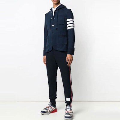 톰 브라운 4-바 로고 후드 자켓 네이비 블루. MJT166A-00535-415 Lookbook 톰 브라운 4-바 로고 후드 자켓 네이비 블루. MJT166A-00535-415